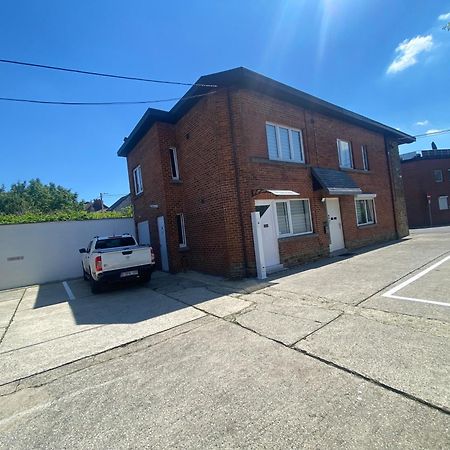 1-C Superbe Appartement Tres Calme Et Bien Decore Шарлеруа Екстер'єр фото