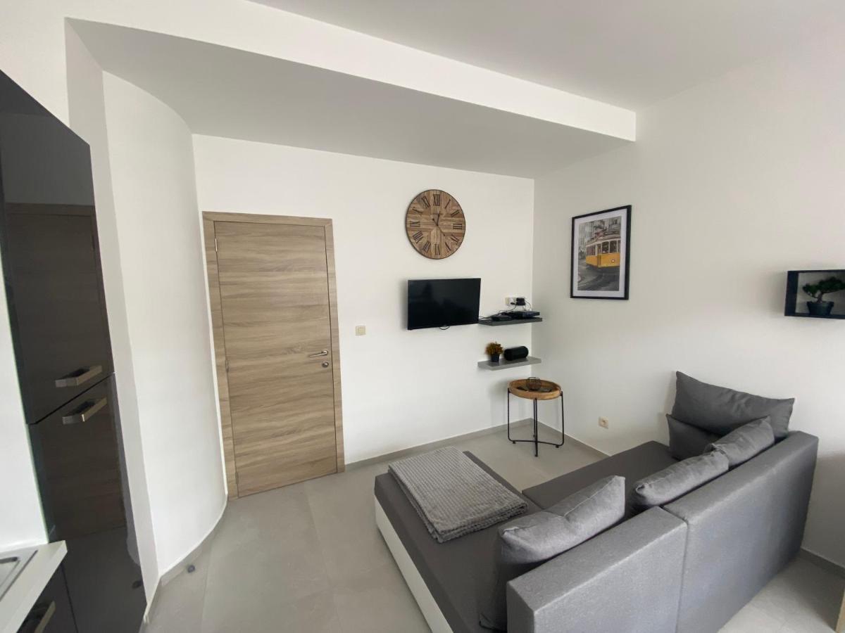 1-C Superbe Appartement Tres Calme Et Bien Decore Шарлеруа Екстер'єр фото