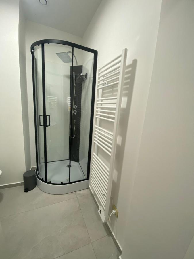 1-C Superbe Appartement Tres Calme Et Bien Decore Шарлеруа Екстер'єр фото