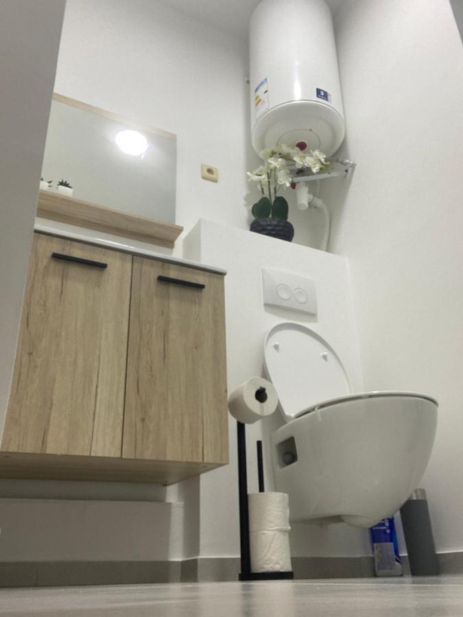 1-C Superbe Appartement Tres Calme Et Bien Decore Шарлеруа Екстер'єр фото