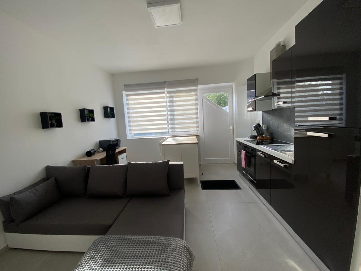 1-C Superbe Appartement Tres Calme Et Bien Decore Шарлеруа Екстер'єр фото